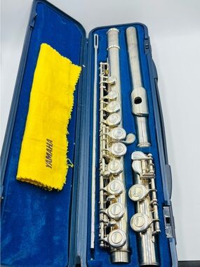 Yamaha Silver Flute with Blue Case and Yellow Cloth